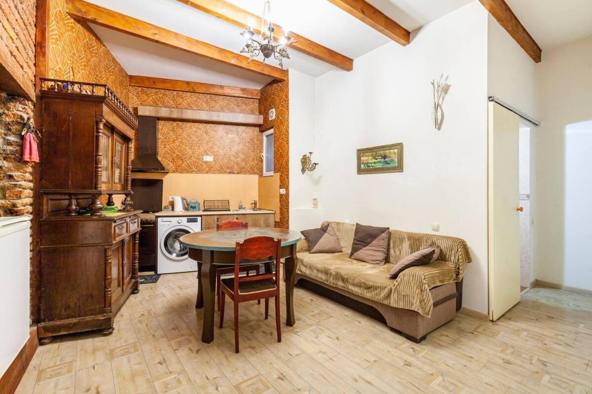 Art House Petunia Apartment Tbilisi Exterior foto