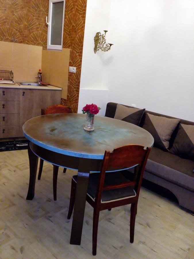 Art House Petunia Apartment Tbilisi Exterior foto