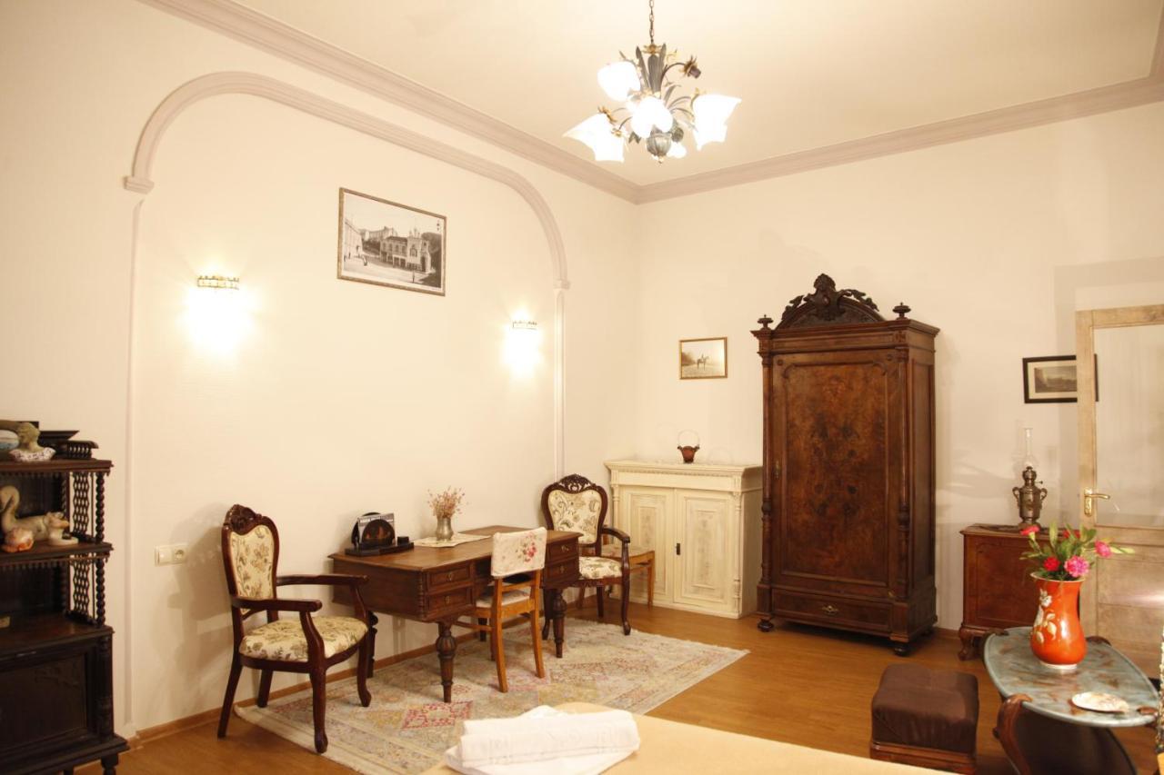 Art House Petunia Apartment Tbilisi Exterior foto