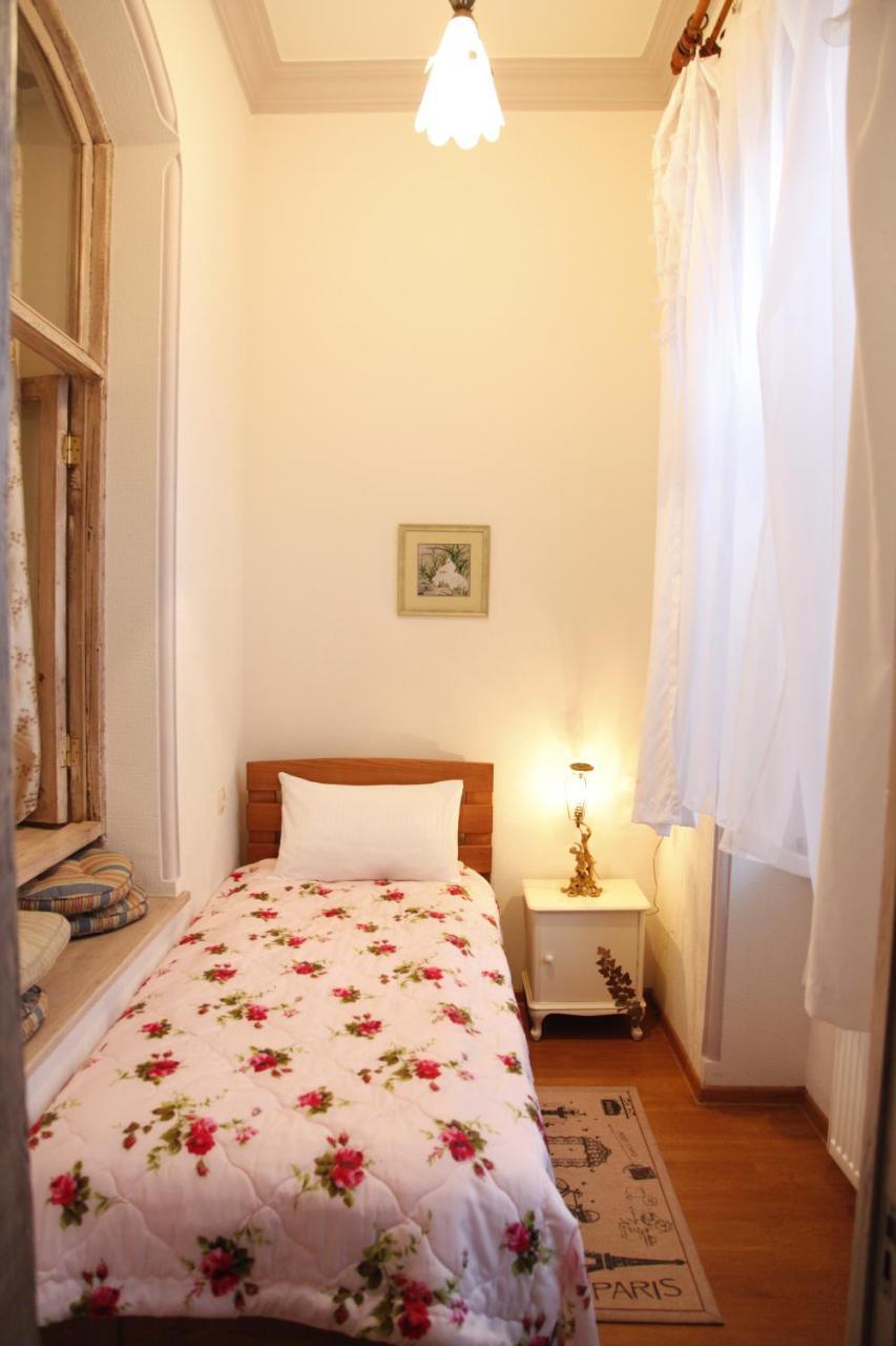 Art House Petunia Apartment Tbilisi Exterior foto